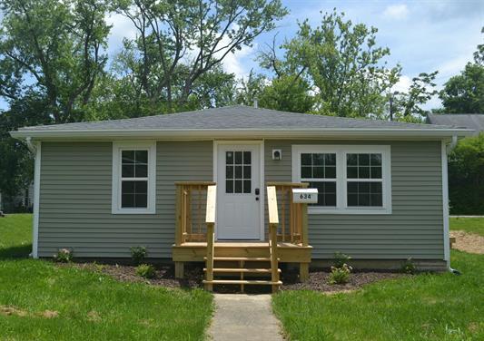 Front w/ keyless entry - 634 N Adams St