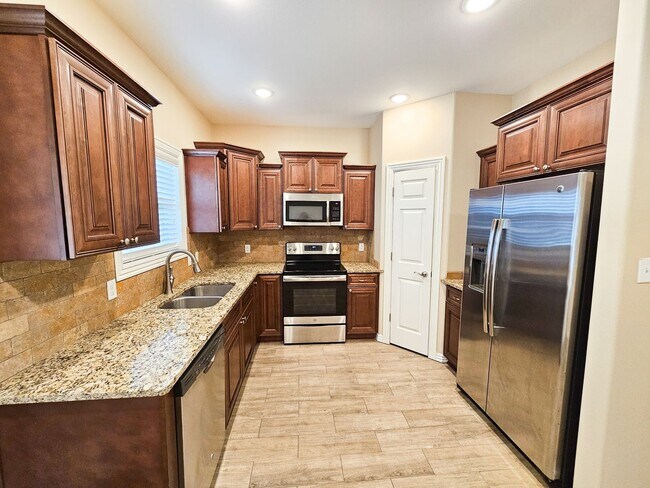 Building Photo - !!Move In Special!! **3 Bedroom 2 1/2 bath...