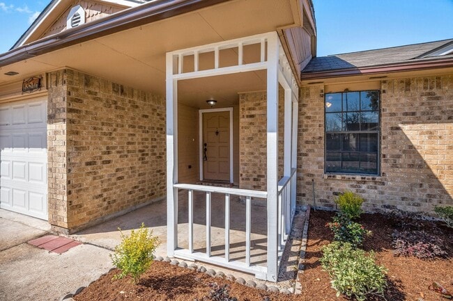 Building Photo - 13514 Klamath Falls Dr