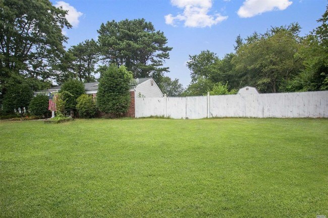 Building Photo - 11 Sunburst Ln
