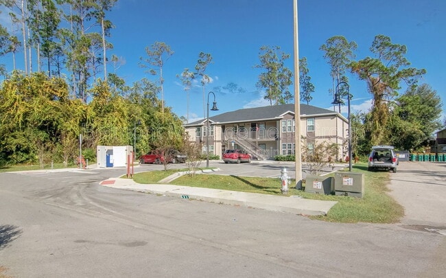 Foto del edificio - 272 Hart Ln