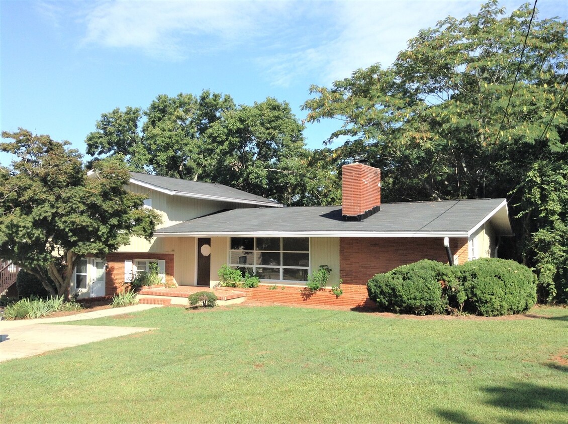 Foto principal - 5br House off S. Milledge (Fall 2025 Pre-L...