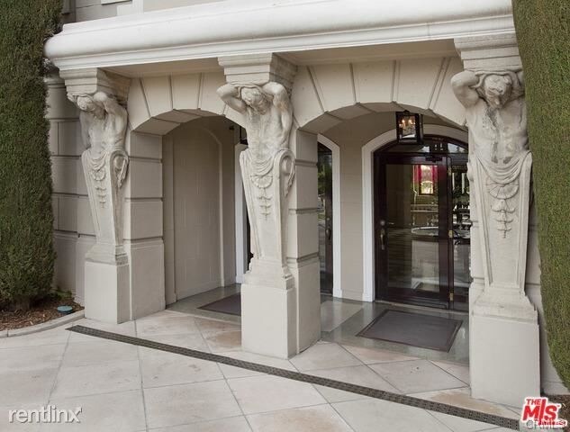 Building Photo - 316 N Rossmore Ave