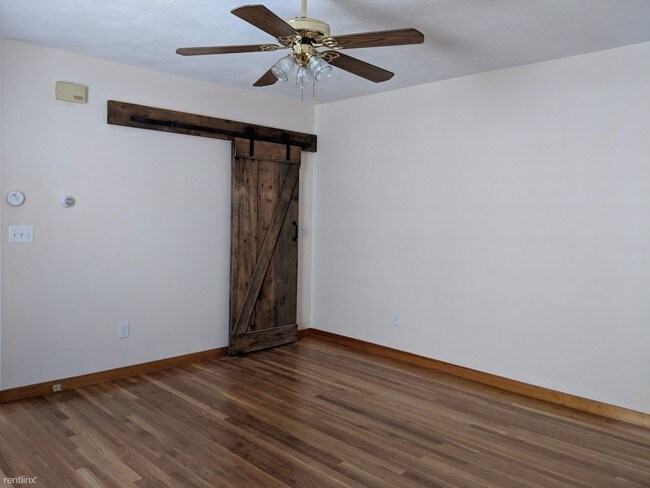 Building Photo - 3 br, 1 bath  - 127 Otis St