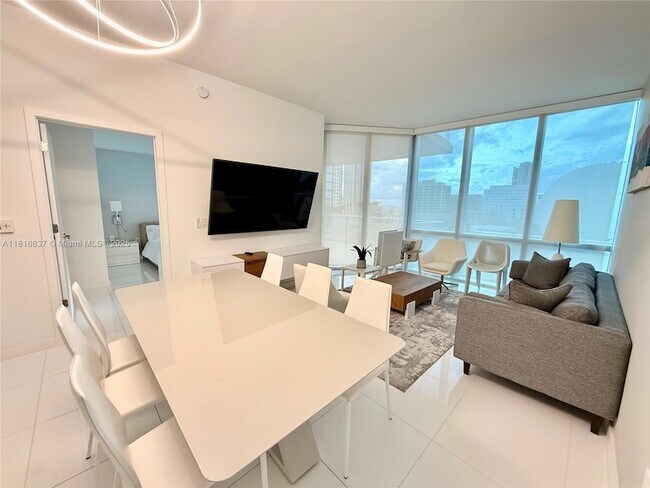 Building Photo - 851 NE 1st Ave