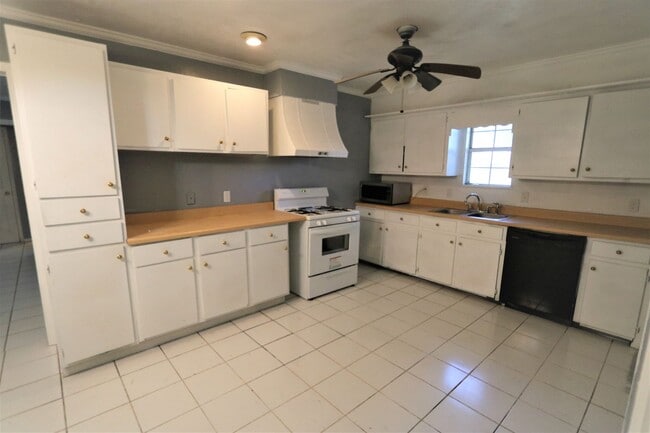 Building Photo - 2708 Avenue N