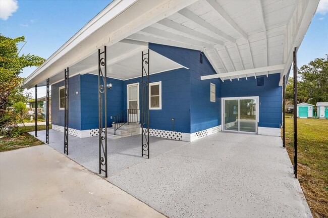 Building Photo - 5801 Magnolia St N