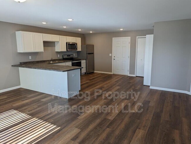 Foto del edificio - 233 Legion Field Rd