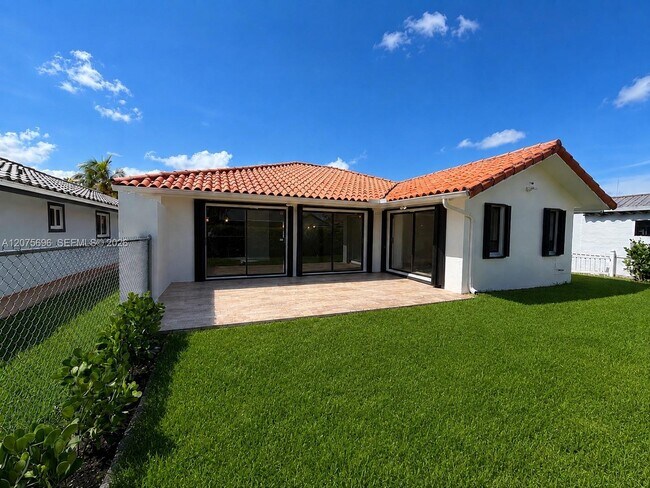 Foto del edificio - Northwest 8th Street, Miami, FL 33182 - 3 BR 2 BA single-family home
