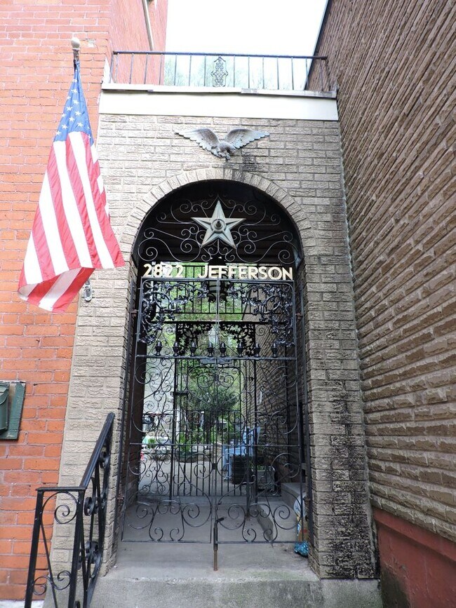 Foto del edificio - 2822 Jefferson Ave