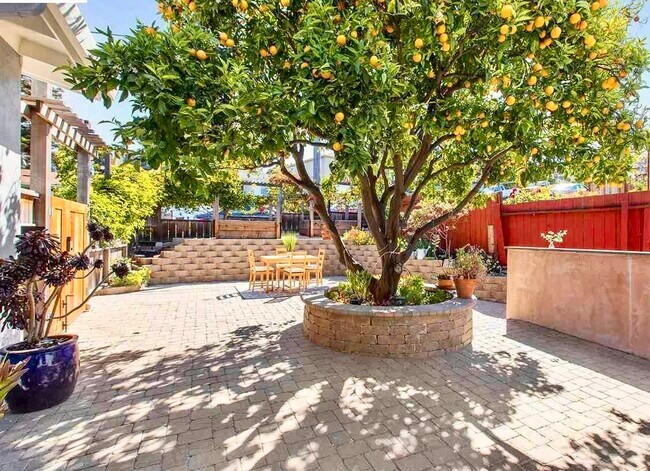 Foto del edificio - 5844 Ralston Ave