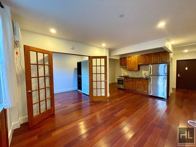 Foto del edificio - 28 AVENUE