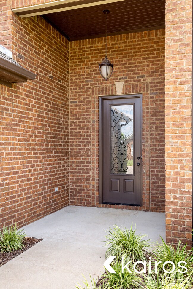 Building Photo - 246 Camelot Way