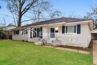 Building Photo - 1440 Wedgewood Dr