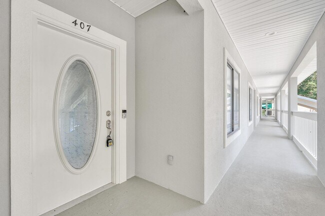 Foto del edificio - 407 Westlake Ct