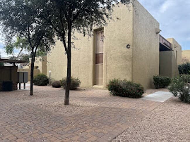 Building Photo - $400 Off Move-In - 1 Bed Condo with Utilities Included