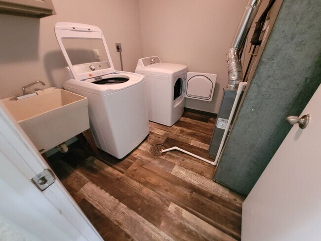 Foto del edificio - 1114-1116 East McKinley Avenue