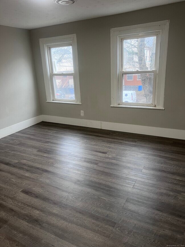 Foto del edificio - 232 Shelton Ave