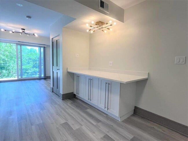 Building Photo - 4950 S King Dr