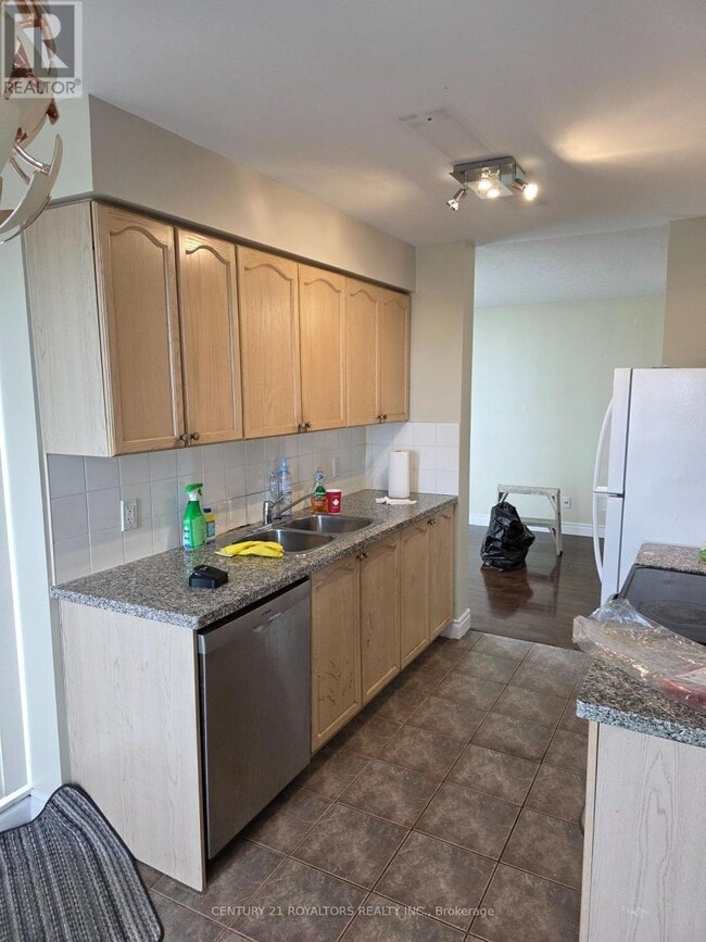 Building Photo - 4889 Kimbermount Ave