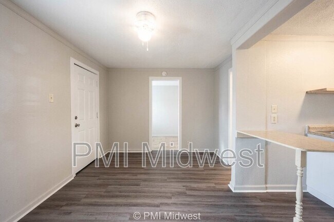 Foto del edificio - 2142 W US Hwy 40