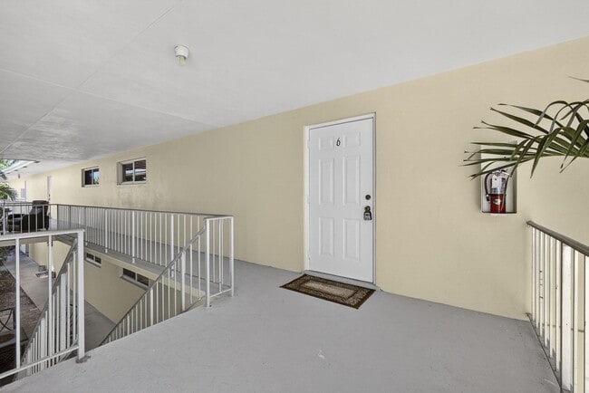 Foto del edificio - 727 Hummingbird Way