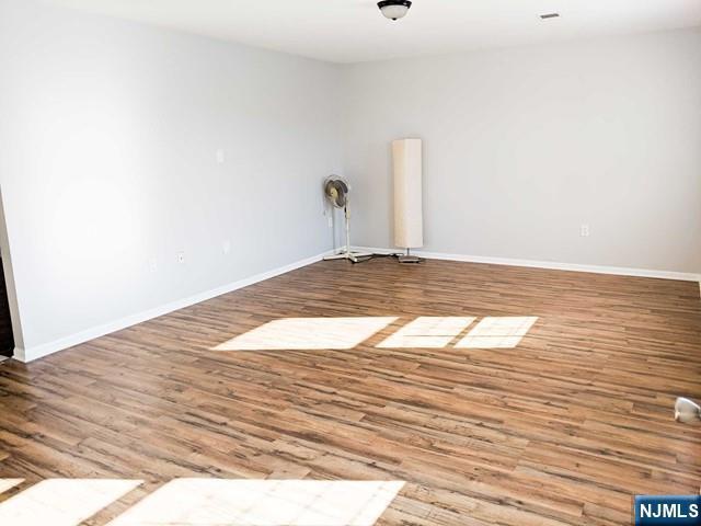 Building Photo - 10 Elm Ct