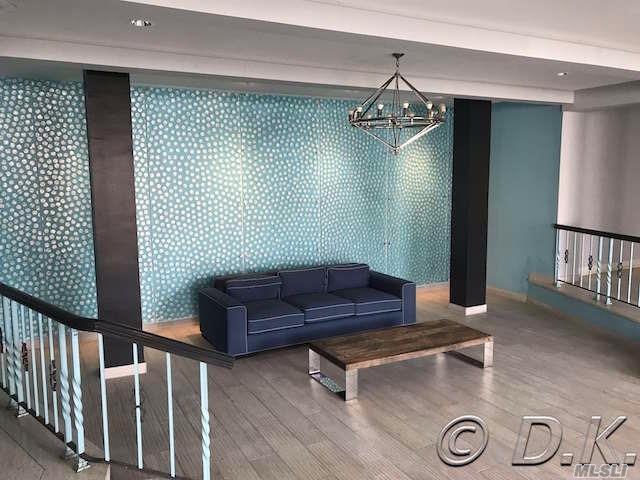 Foto del edificio - 10 Monroe Blvd