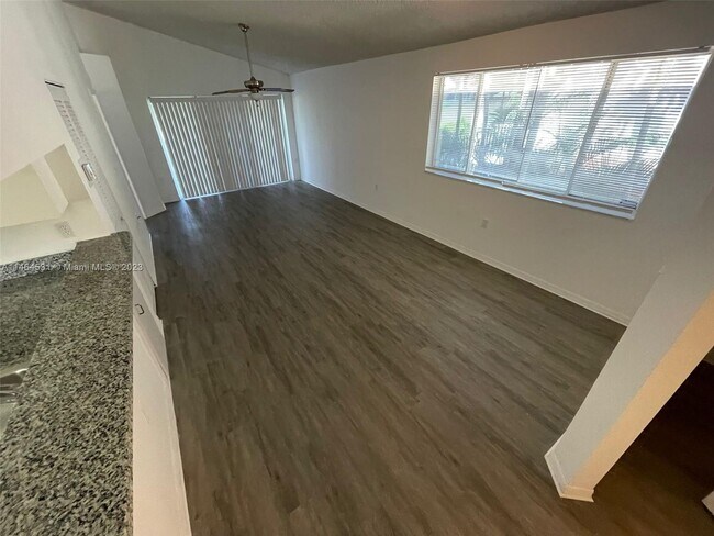 Building Photo - 14208 Glenmoor Dr