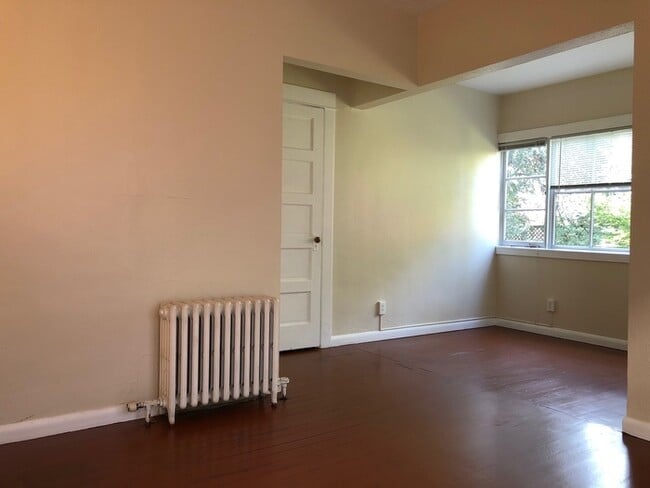 Building Photo - 2733 NW Thurman St