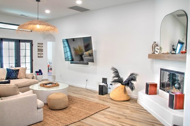 Building Photo - 52815 Avenida Alvarado