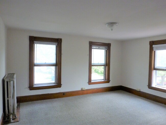 Building Photo - 111 N Winooski Ave