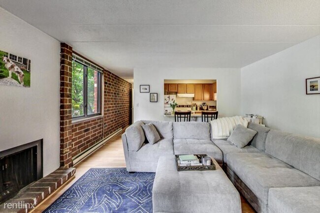 Foto del edificio - 1 br, 1 bath Condo - 2225 N Halsted 11 Uni...