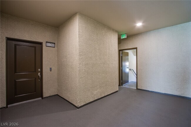 Building Photo - 2555 Hampton Rd
