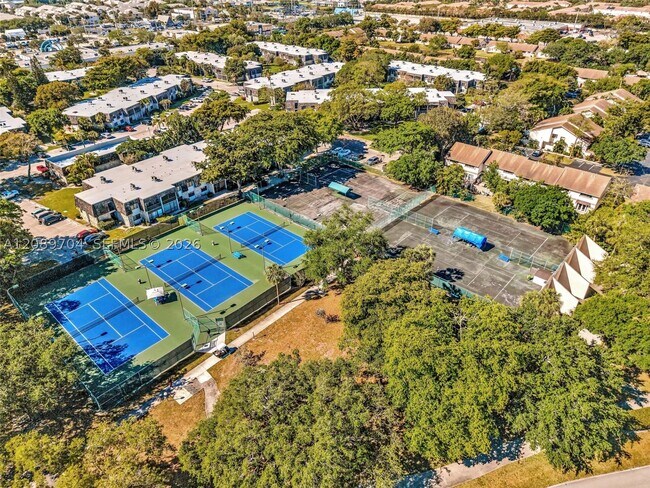 Foto del edificio - 2820 N Oakland Forest Dr