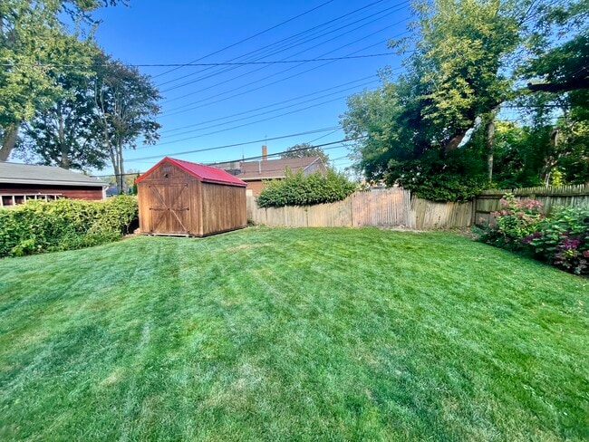 Foto del edificio - 297 Riverside Dr