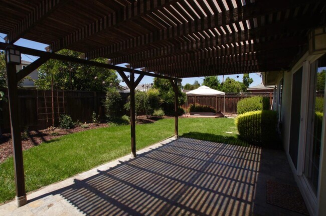 Foto del edificio - 5085 Wayland Ave