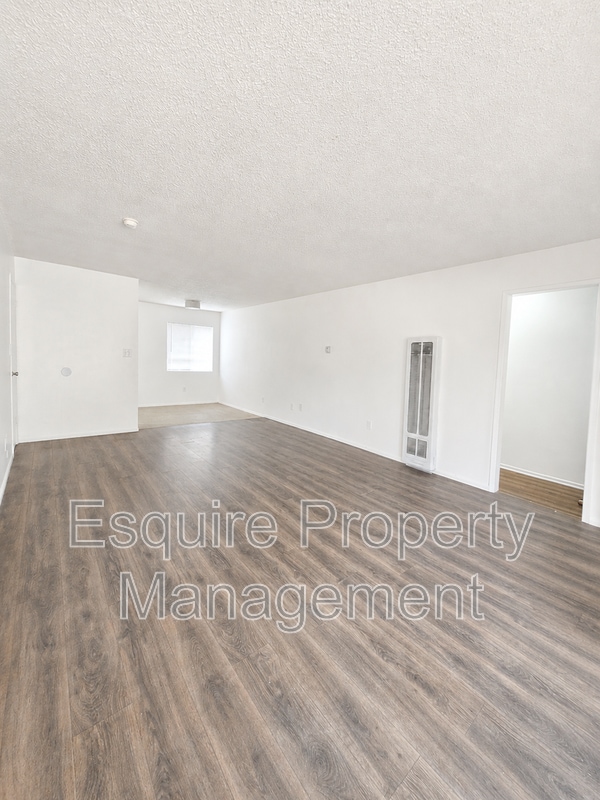 Building Photo - 2056 N Ventura Rd