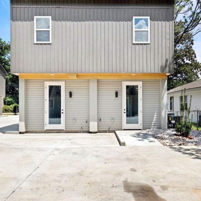 Building Photo - Brand New Condo Near Campus!