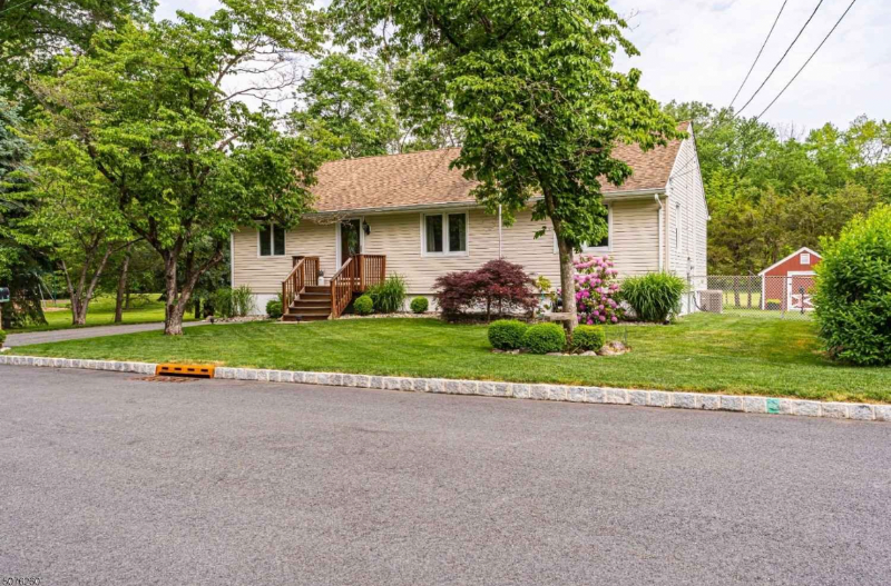 Primary Photo - 31 Elm Ave