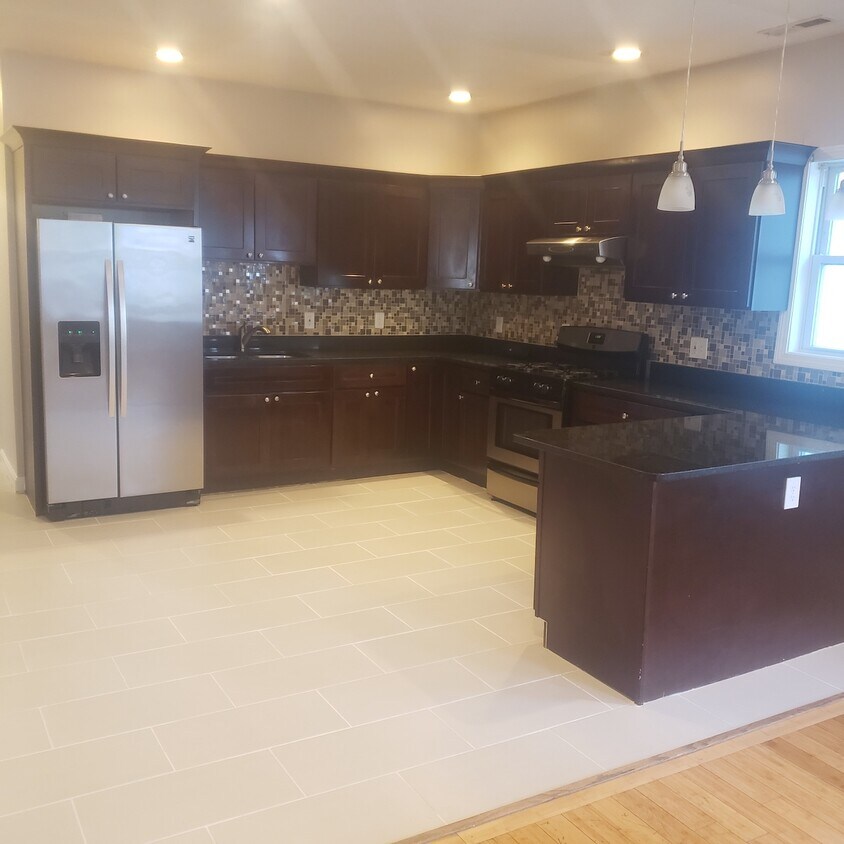 Foto principal - 42 Perry Ave