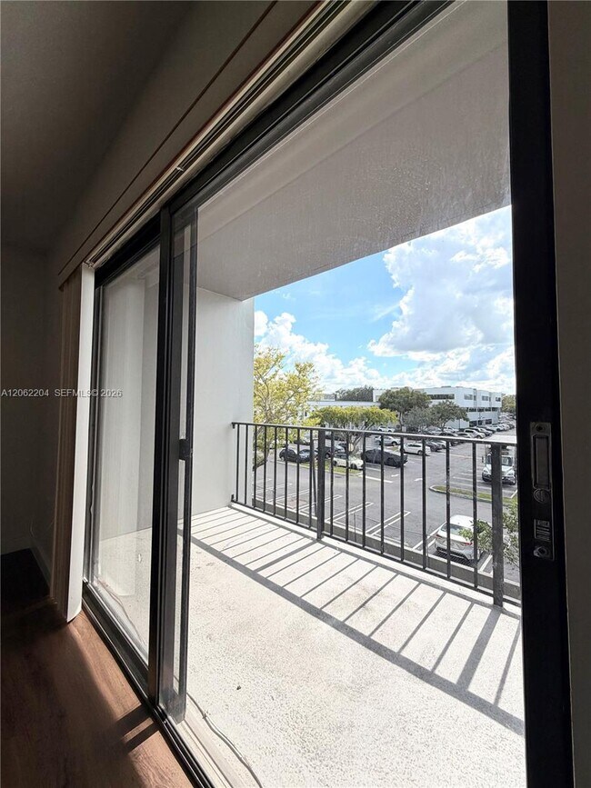 Foto del edificio - 10431 N Kendall Dr