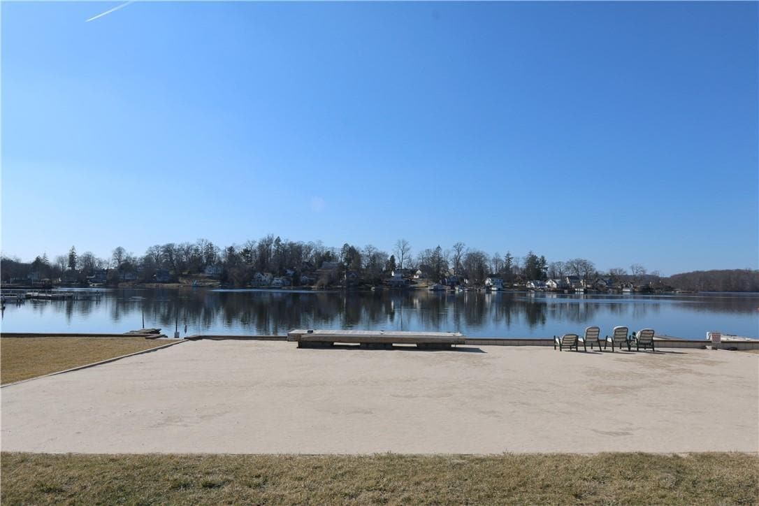 Primary Photo - 141 E Lake Blvd