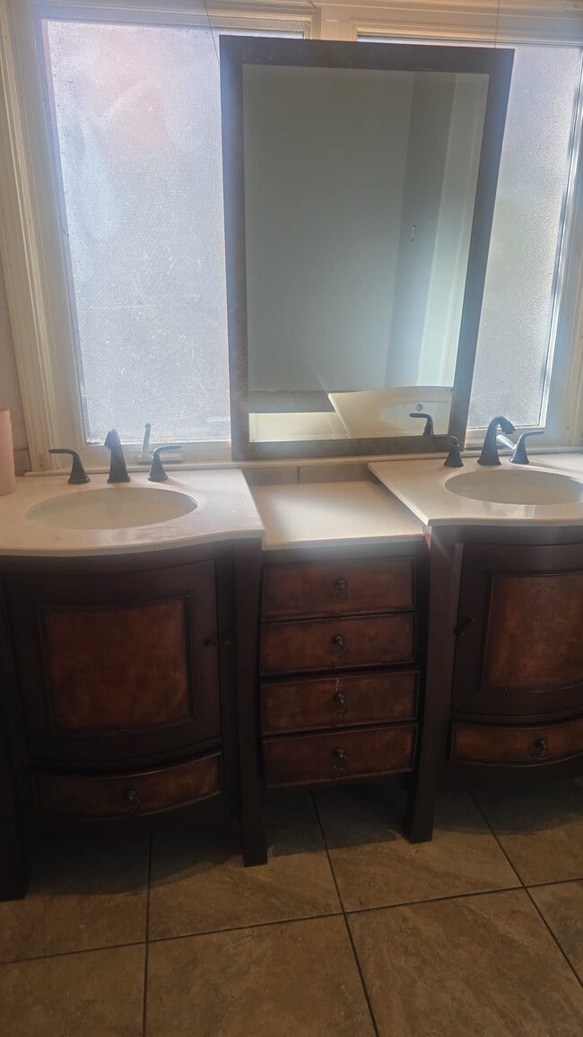 Building Photo - 1815 Watercrest Cir