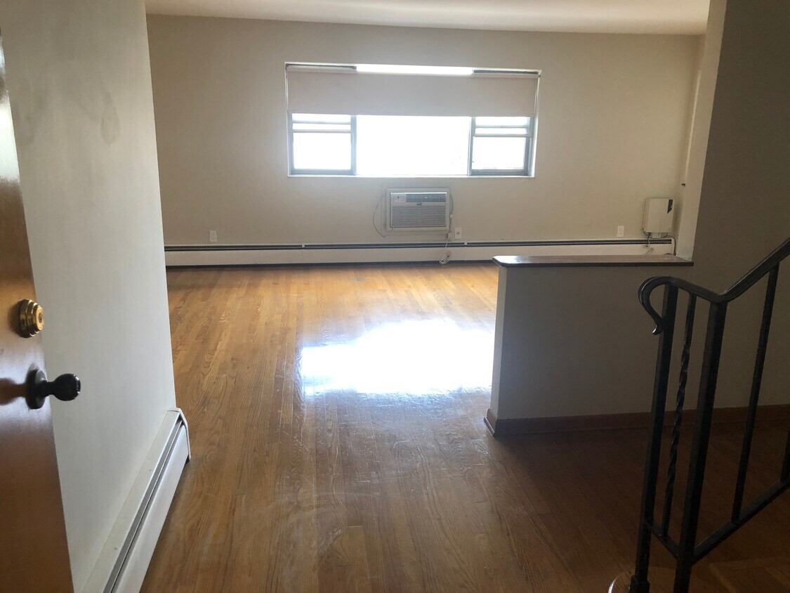Entryway - 449 Commercial Ave