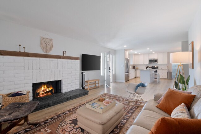 Building Photo - 53560 Avenida Herrera