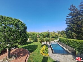 Building Photo - 710 Alta Dr