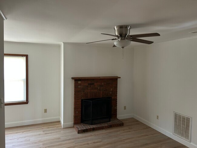 Sala de estar con chimenea - 3311 Mill Run