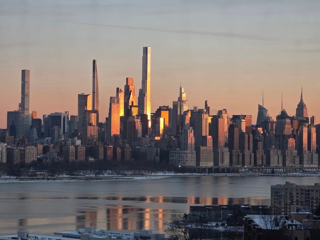 Building Photo - 9060 Palisade Ave