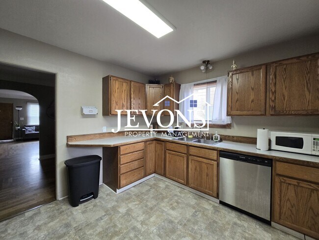 Building Photo - 2-bedroom home near Yakima Valley College ...